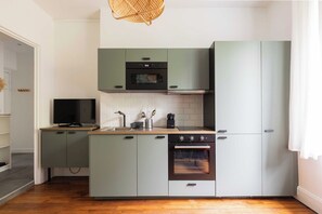 Geladeira, micro-ondas, fogão, cooktop