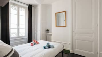 1 slaapkamer, een bureau, een strijkplank/strijkijzer, gratis wifi