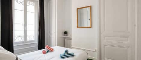 1 bedroom, iron/ironing board, internet, bed sheets