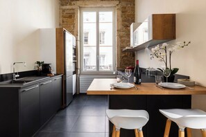Fridge, microwave, oven, stovetop
