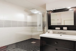 Shower, hair dryer, towels - DIFY Joli - Place des Brotteaux (Lyon)