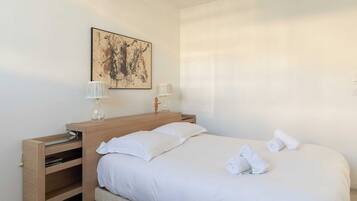 1 chambre, fer et planche à repasser, accès Internet, draps fournis