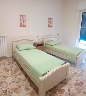 2 Schlafzimmer, Schreibtisch, Bügeleisen/Bügelbrett, kostenloses WLAN