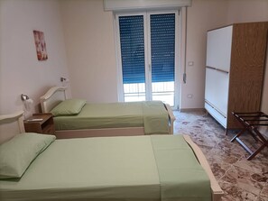 2 Schlafzimmer, Schreibtisch, Bügeleisen/Bügelbrett, kostenloses WLAN