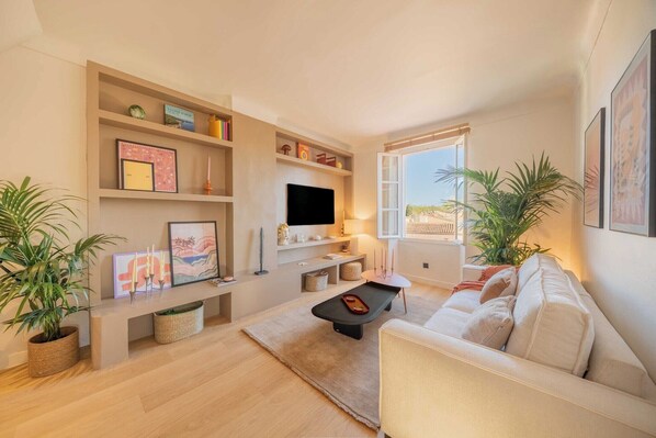 Smart TV, offices