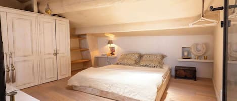 3 chambres, bureau, accĂšs Internet, draps fournis