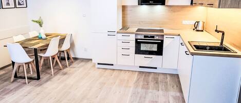 Réfrigérateur, micro-ondes, four, lave-vaisselle