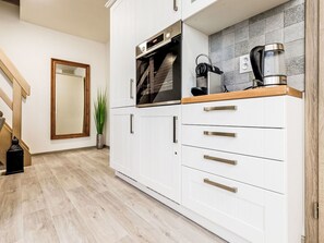 Kjøleskap, mikrobølgeovn, ovn og oppvaskmaskin