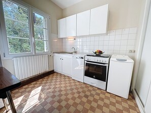 Kühlschrank, Mikrowelle, Ofen, Geschirrspüler