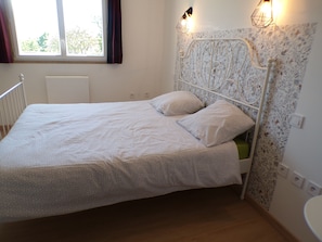2 chambres, fer et planche Ă repasser, Wi-Fi, draps fournis