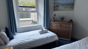 2 bedrooms, iron/ironing board, Internet