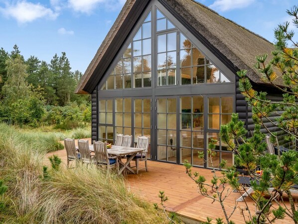 تناول الطعام بالخارج