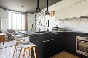 Fridge, microwave, oven, stovetop