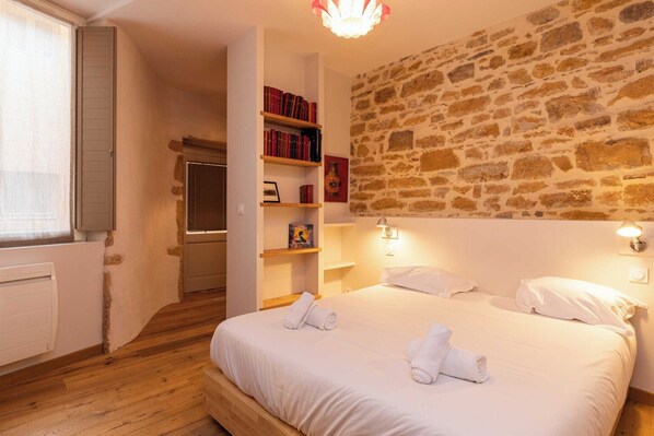 1 chambre, fer et planche à repasser, accès Internet, draps fournis