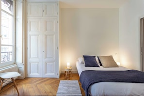 2 bedrooms, iron/ironing board, Internet, bed sheets