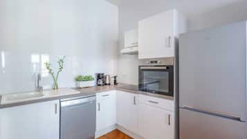Réfrigérateur, four, plaque de cuisson, lave-vaisselle