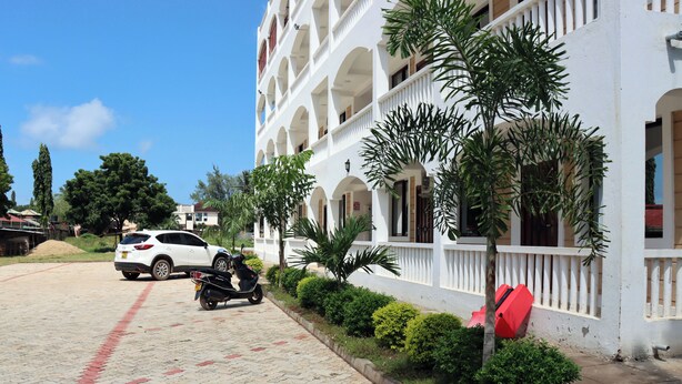 Exterior - Serene Diani Beach Getaway - Private Apartment with Pool (Diani Beach)
