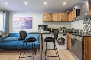 Fridge, stovetop, dishwasher, coffee/tea maker