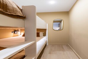 2 chambres, bureau, fer et planche Ă repasser, accĂšs au Wi-Fi (inclus)