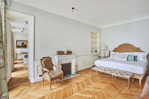 5 bedrooms, iron/ironing board, internet, wheelchair access
