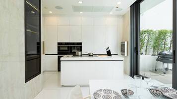 Fridge, microwave, oven, stovetop