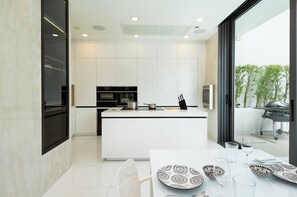 Fridge, microwave, oven, stovetop