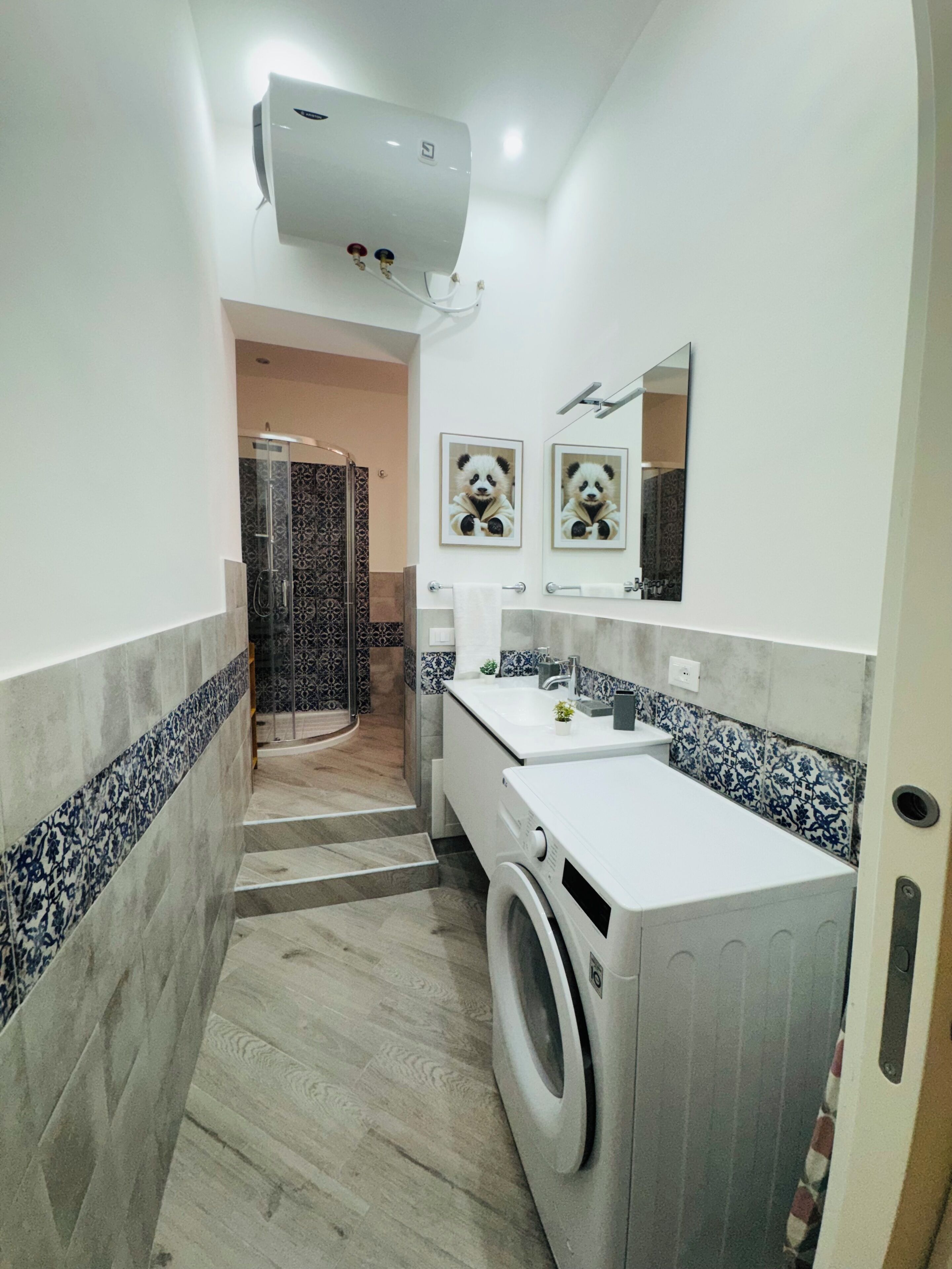 吹风机、坐浴桶、毛巾、肥皂