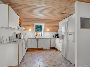Fridge, microwave, dishwasher, cookware/dishes/utensils