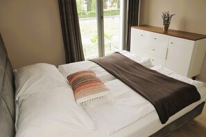 House | 4 bedrooms, individually furnished, bed sheets