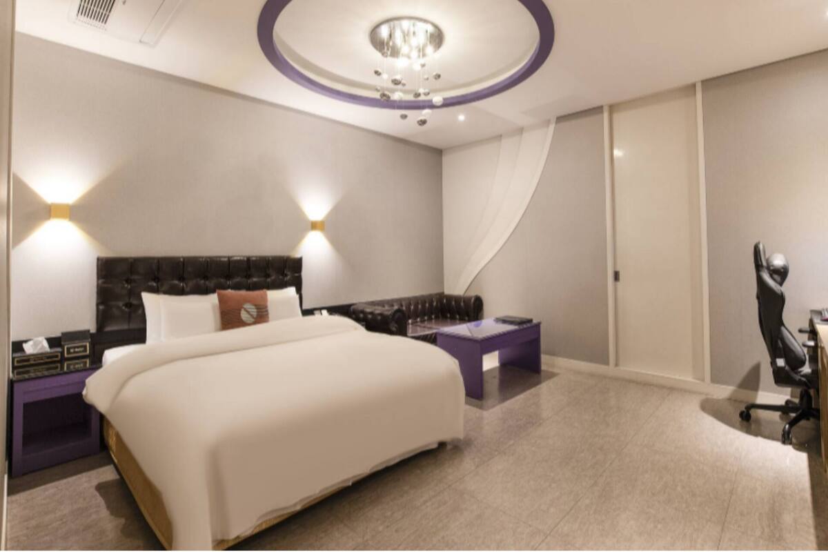 Deluxe Double Room | Desk, laptop workspace, free WiFi
