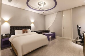 Deluxe Double Room | Desk, laptop workspace, free WiFi