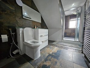 House | Bathroom - Standard Single Room - Shared (Windsor)