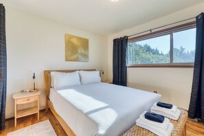 4 makuuhuonetta, silitysrauta/-lauta, ilmainen Wi-Fi, vuodevaatteet