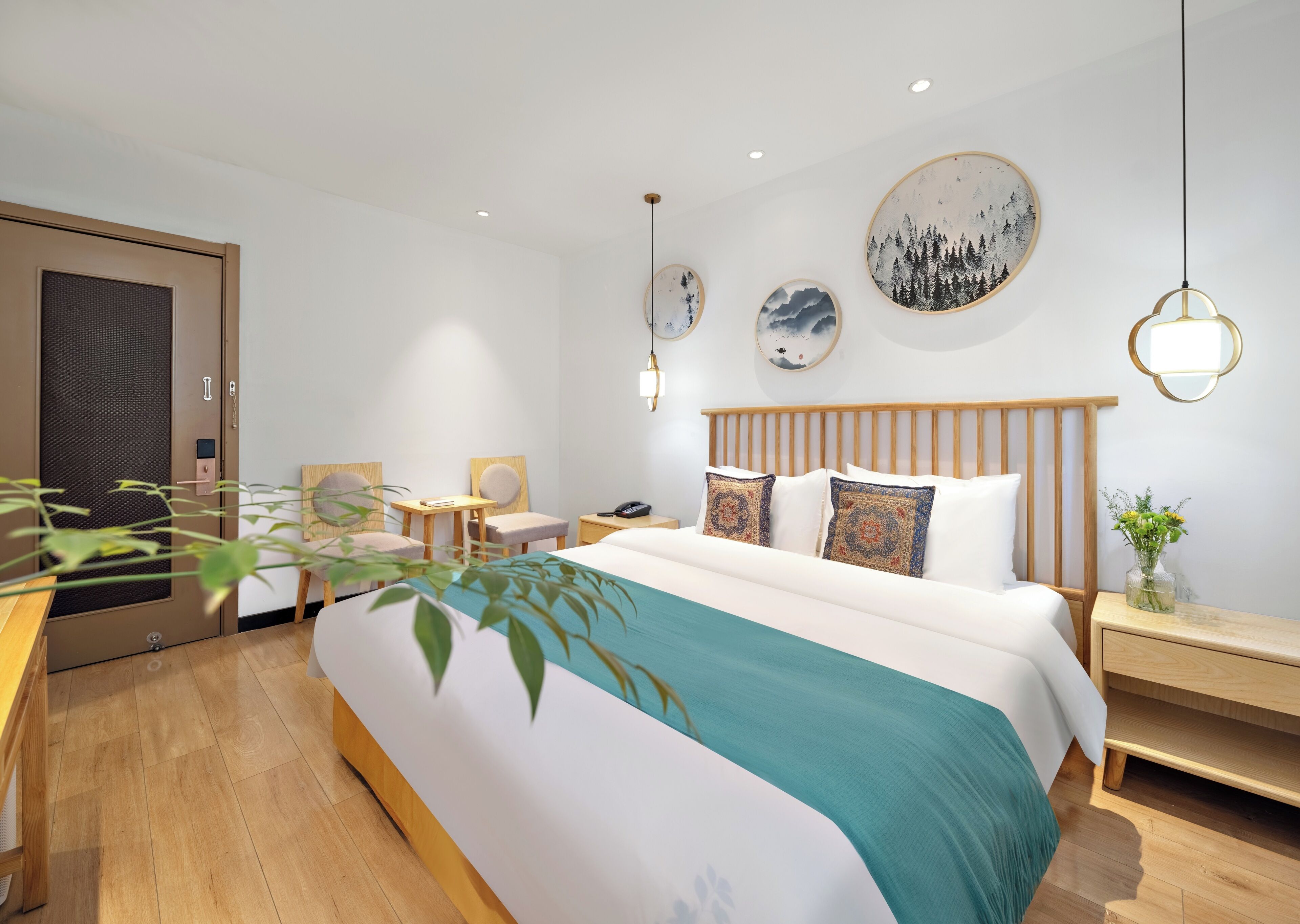 Chambre Confort double, 1 grand lit | Literie de qualité, couette en duvet, articles de minibar gratuits