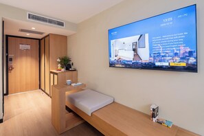 Premium bedding, down duvets, free minibar, in-room safe - Beijing Tang Fu Forbidden City Hotel (Beijing)