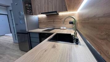 Comfort Apartment, Balcony, City View | Private kitchen | Electric kettle, toaster