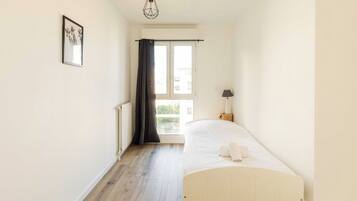 2 chambres, fer et planche à repasser, Wi-Fi, draps fournis