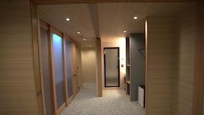 A hallway with wooden walls, a carpeted floor, and a door at the end. - YUTORIA RESORT HIDATAKAYAMA (Takayama)