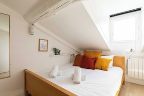 1 bedroom, iron/ironing board, internet, bed sheets