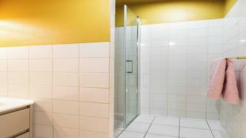 Hårføner og håndklær