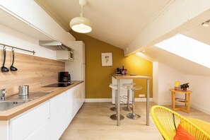 Fridge, microwave, stovetop, dishwasher