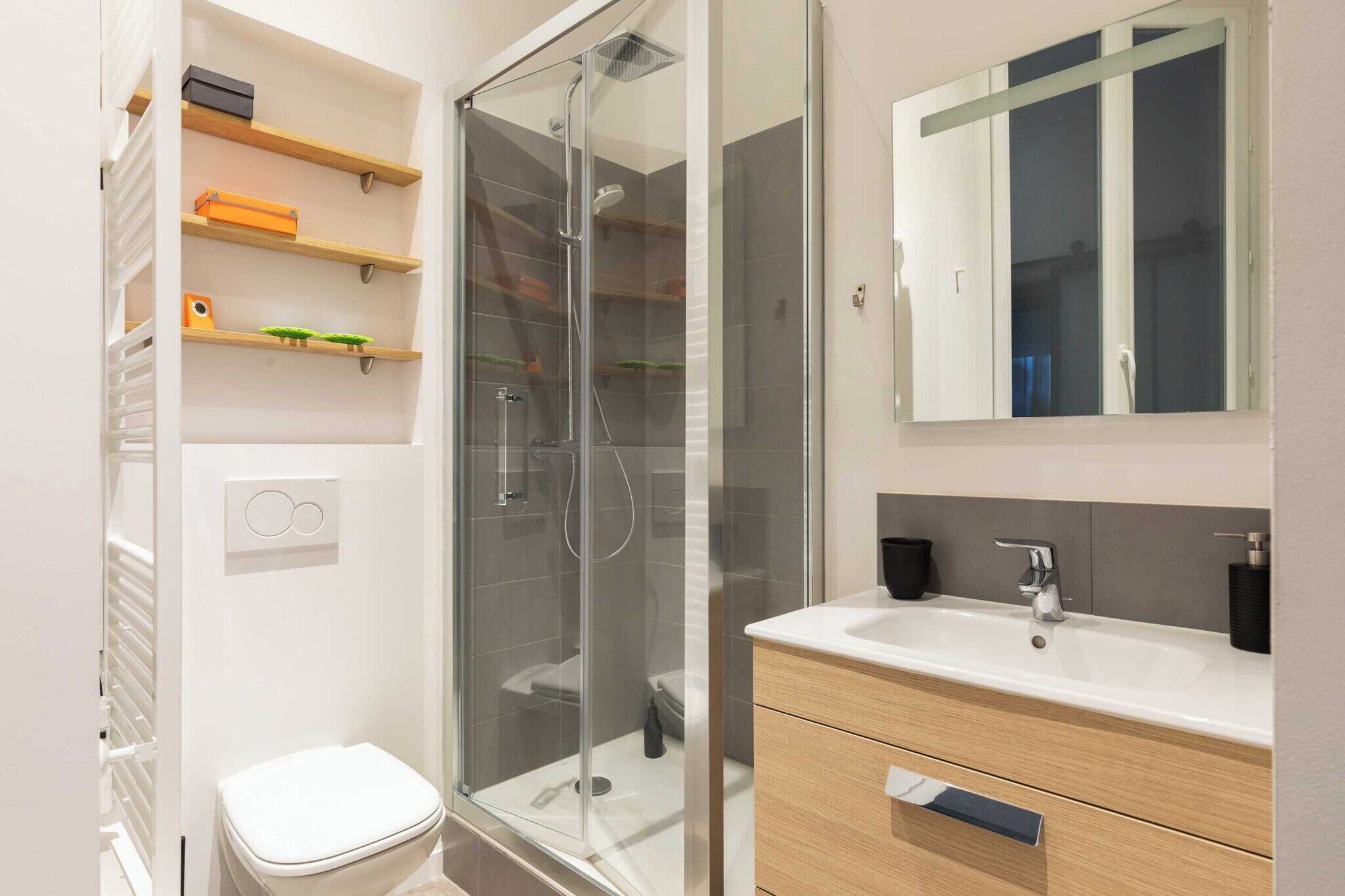 Shower, towels