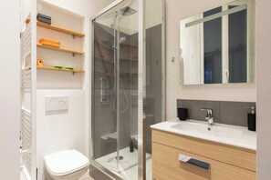 Douche, serviettes fournies