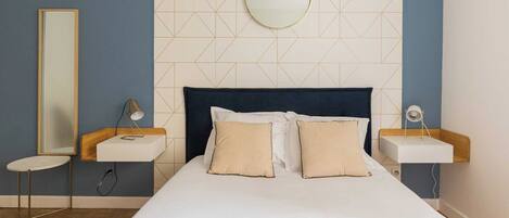 Iron/ironing board, internet, bed sheets