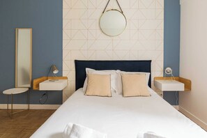 Iron/ironing board, internet, bed sheets