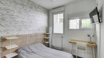 1 bedroom, desk, iron/ironing board, free WiFi