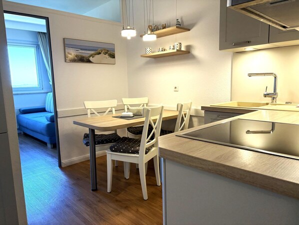 Unclassified image, 1 of 32, button