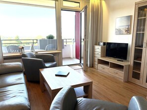 TV, table tennis, stereo