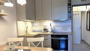 茶具/咖啡用具、冰箱、烤箱、炉灶