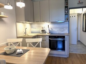 Unclassified image, 5 of 32, button